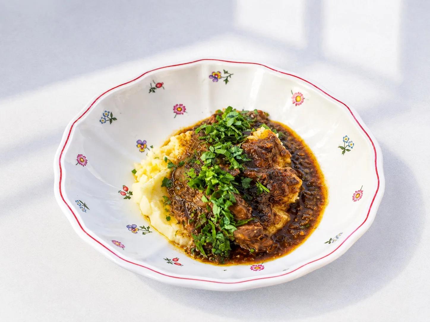 Мясо с черносливом и толченкой